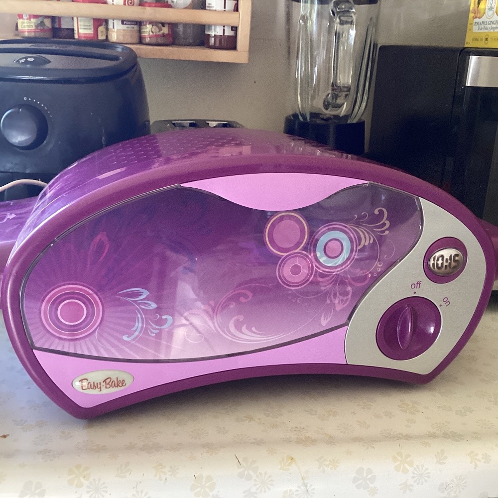 COPY - Easy Bake Ultimate Oven Hasbro 2013